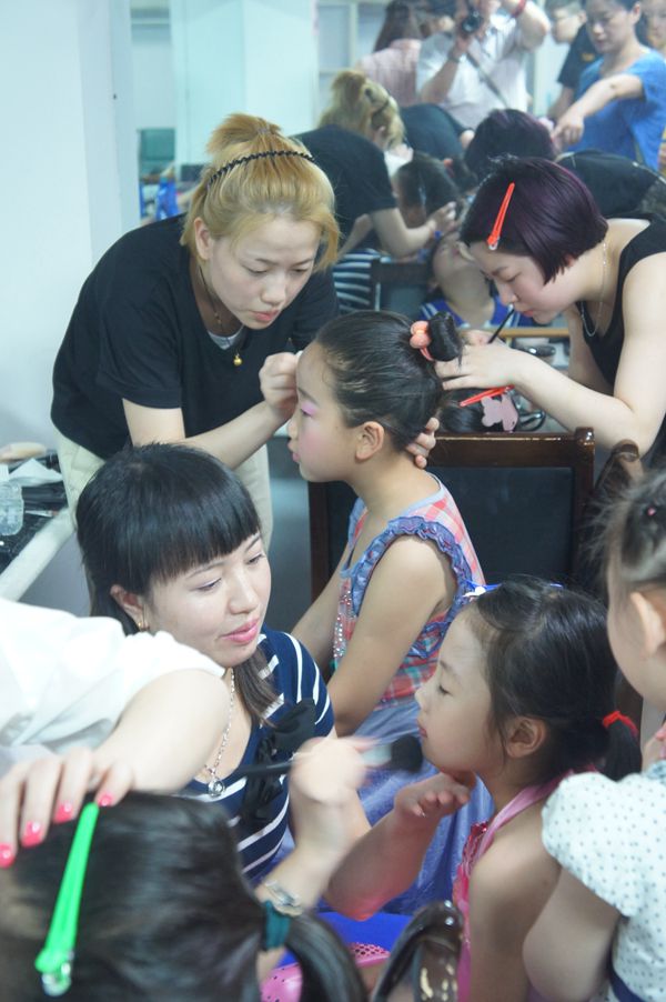 南京电视台少儿频道晚会录制化妆、水晶姐姐也在哦