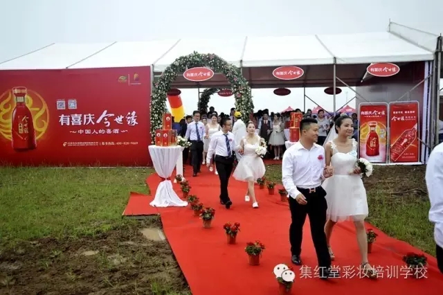 集红堂彩妆助力-吉尼斯世界记录规模最大的空中婚礼