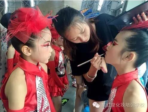 历时8天 集红堂彩妆出色完成全国啦啦操联赛总决赛化妆任务