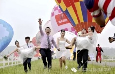 集红堂彩妆助力-吉尼斯世界记录规模最大的空中婚礼