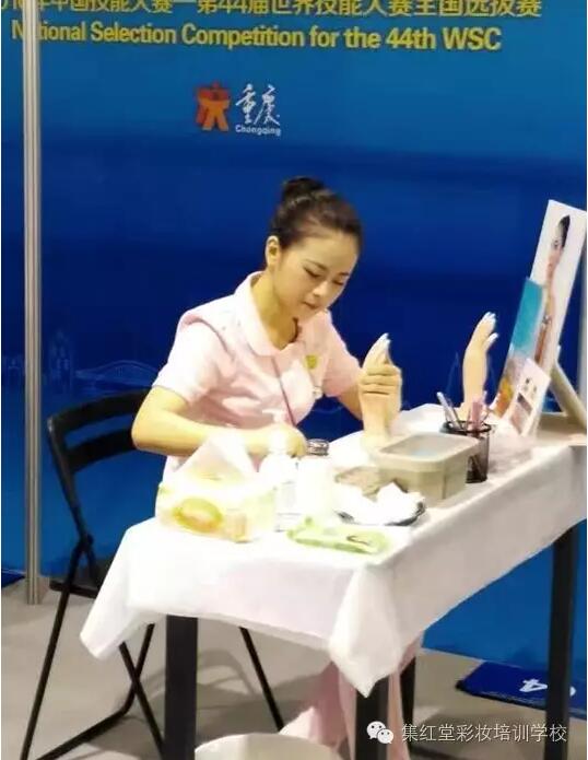 江苏选手夏雨欣 黄玉茹。周星琪三人入选第44届世界技能大赛中国国家队